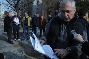 Penzionisani policajci u februaru ispred zgrade Vlade