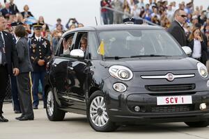 Papin automobil prodat za 82.000 dolara