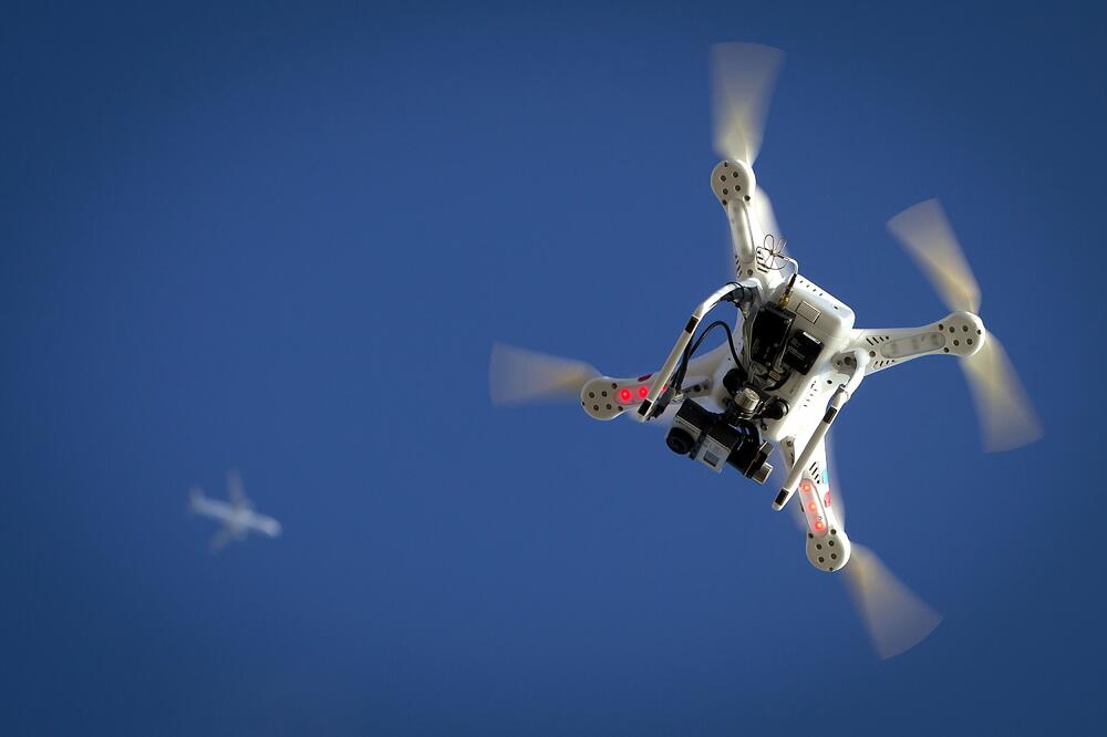 Dron, Foto: Reuters