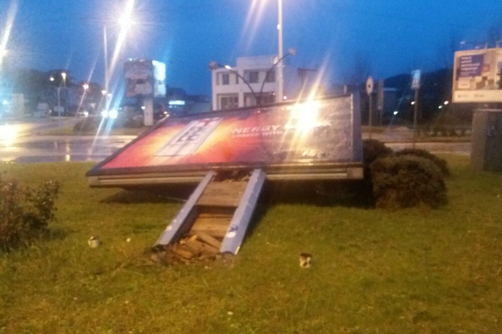 Oboreni bilbord, Foto: Samir Adrović