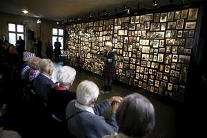 U Aušvicu preživjeli odali počast žrtvama Holokausta