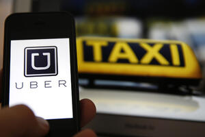 Francuska naložila Uberu da plati 1,2 miliona eura taksistima