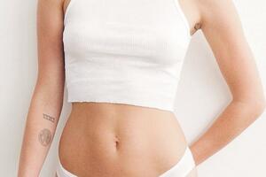 Majli Sajrus će igrati u seriji Vudija Alena