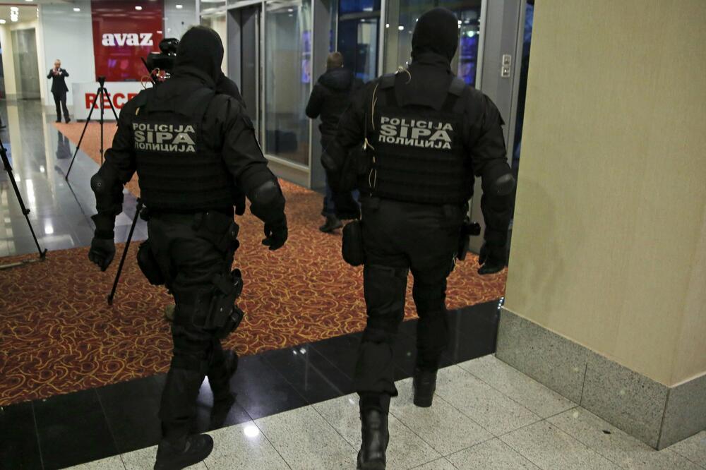 policija, Avaz, Sarajevo, Foto: Reuters 