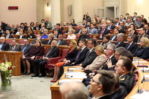 Propisati im etiku i moral