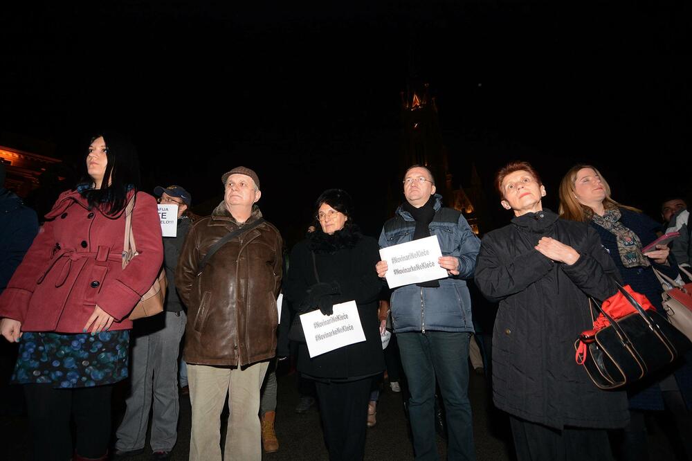 Novinari ne kleče, Foto: Betaphoto