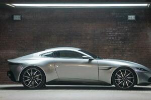Bondov Aston Martin ide na aukciju