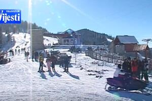 Više stotina skijaša obilježilo početak sezone na ski centru Lokve
