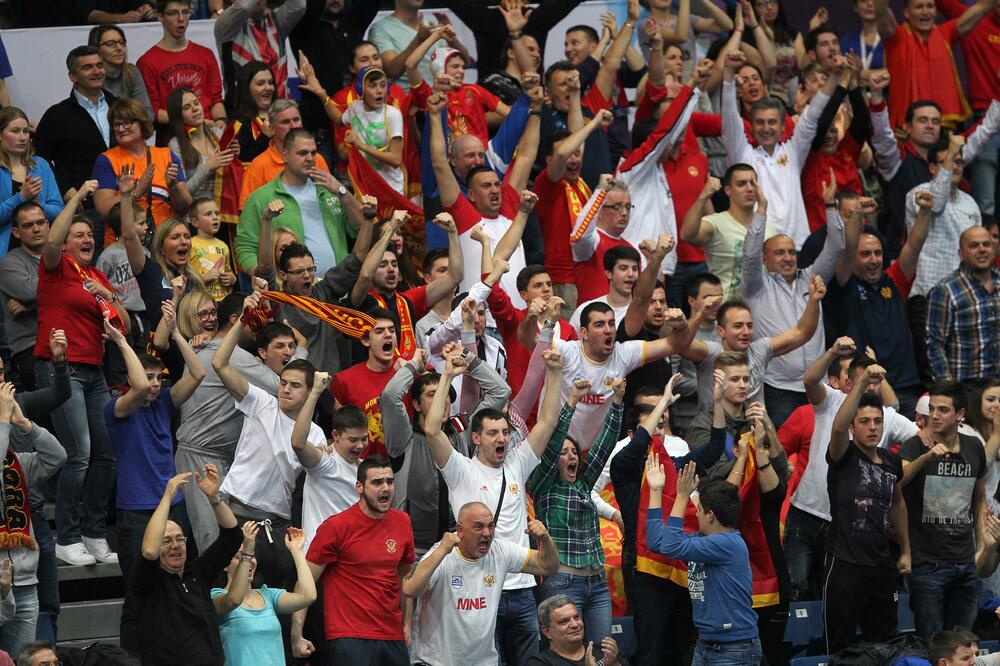 Navijači vaterpolo reprezentacije Crne Gore, Foto: Betaphoto