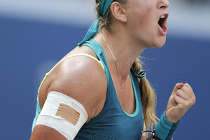 Stricova izbacila Mugurusu, Azarenka potvrdila klasu, Ivanović...