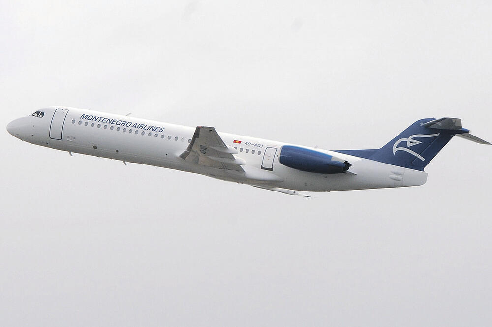 Avion, kontrola letjenja, Foto: Boris Pejović