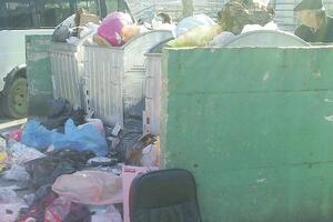 Ulcinj zatrpan smećem, radnici "čistoće" štrajkuju