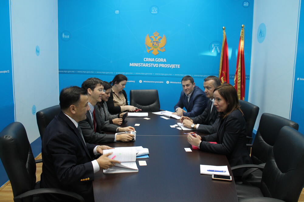 Timoti Džonston, Mubera Kurpejović, Foto: Ministarstvo prosvjete