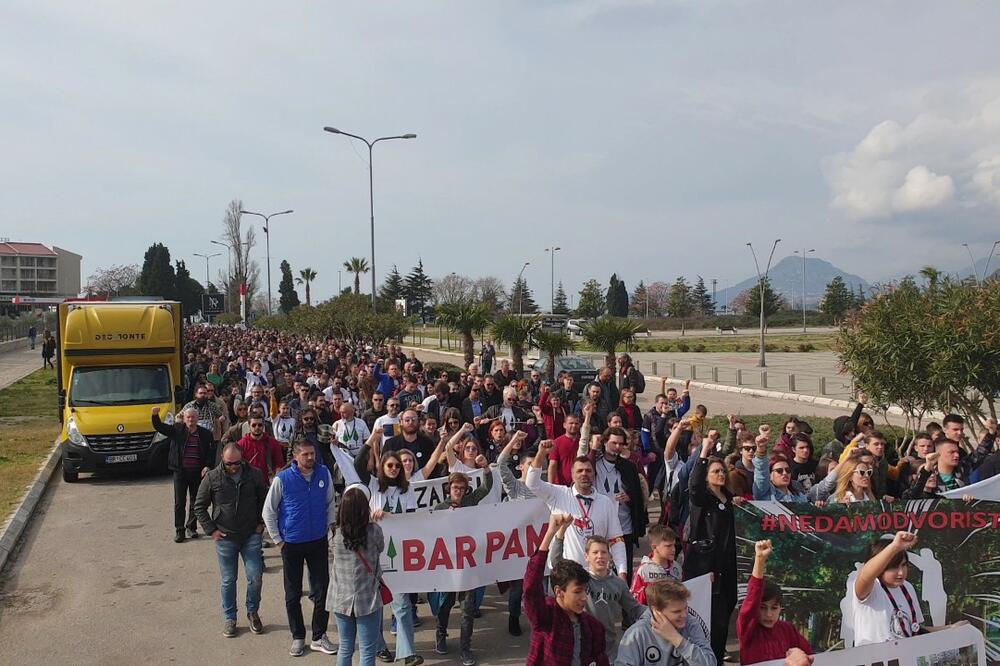 Sa posljednjeg protesta u Baru, Foto: Srdan Kosović