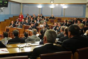 Zbog otkazivanja putovanja, poslanici bacili 34.000 eura