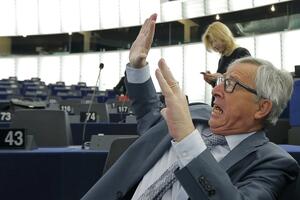 Junker: Kraj Šengena znači kraj eura