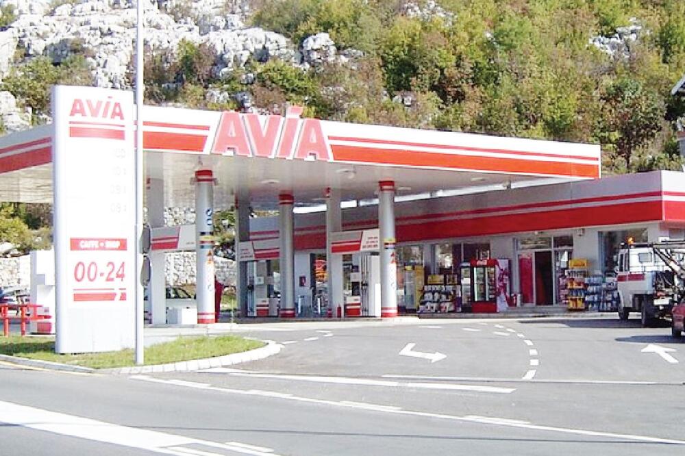 Pumpa Avia, Cetinje (Novine), Foto: Relax.rs