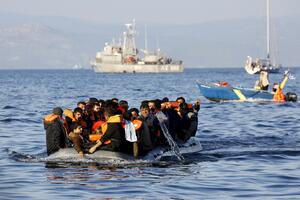Više od 1.000 migranta stiglo u Pirejsku luku