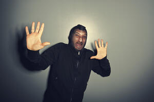 Uplašeni lopovi zvali policiju u pomoć