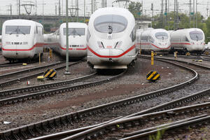 Britanski vozovi kasnili zbog previše sunca?