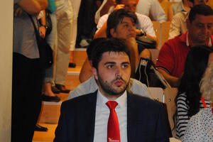 Martinović: Poslanicima koje kupi Đukanović mjesto je na smetlištu...