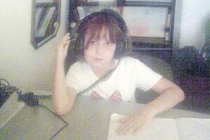 Sari potrebna pomoć da opet progovori