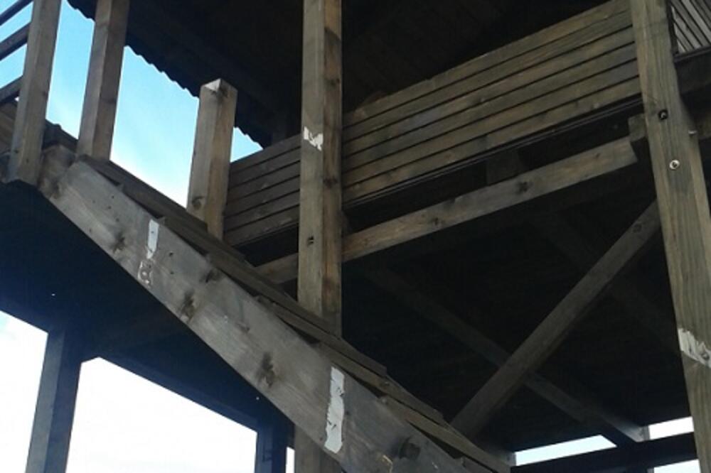 CZIP, oštećena osmatračnica na Solilima, Tivat, Foto: CZIP