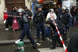 Pariz: Još nije utvrđen identiet ubijenog ispred policijske stanice