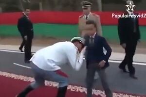 Ne vole da mu ljube ruku: Marokanski princ na sve načine izbjegava...