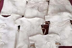 Ova žena je svoju vjenčanicu poklonila za izradu haljina za bebe...