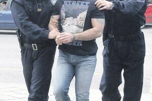 Laković uhapšen jer je pucao u stanu?