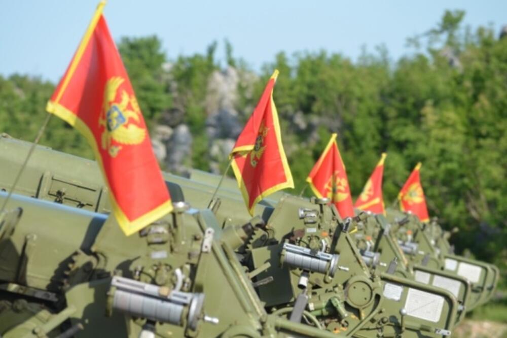 Počasna paljba, Cetinje, Foto: Ministarstvo odbrane Crne Gore