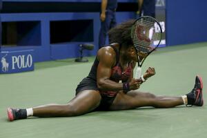 Serena se povukla zbog upale koljena