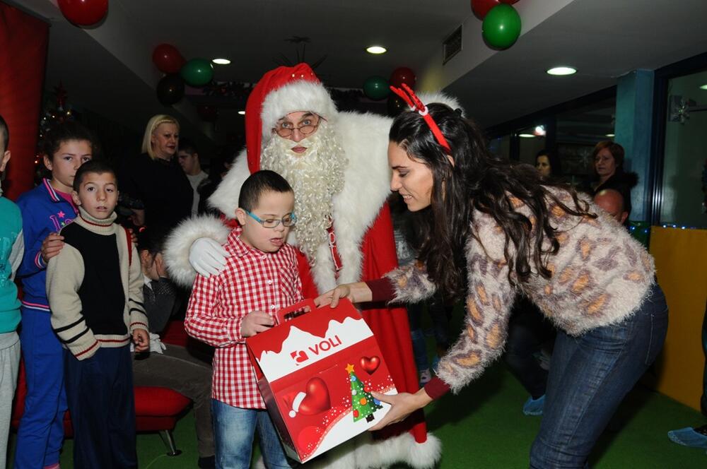 Druženje sa Deda mrazom, NVO Čarolija
