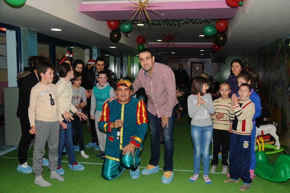 Druženje sa Deda mrazom, NVO Čarolija