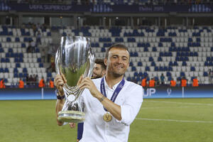 Luis Enrike najbolji trener u 2015.