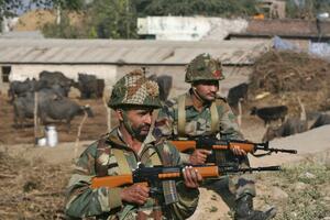Indija: 11 poginulih u bazi u Indiji, vojska se još bori s...