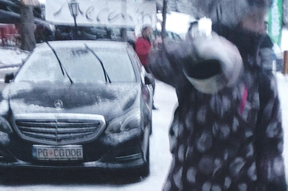 Auto, Vesna Medenica, Foto: Čitalac "Vijesti"