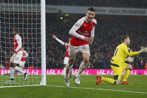 Ture i Aguero heroji Sitija, Košjelni sačuvao Arsenal