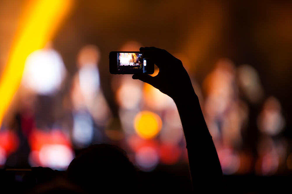 kamera, mobilni telefon, pametni telefon, koncert, snimanje, Foto: Shutterstock