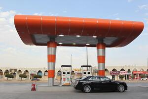 Kolone automobila na pumpama u Saudijskoj Arabiji