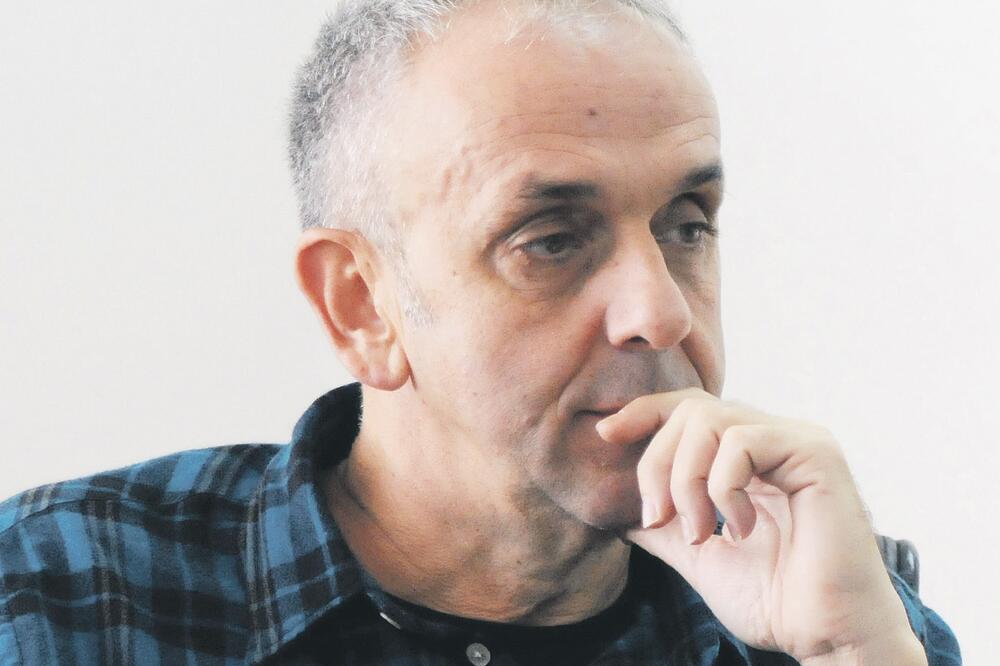 Rade Vojvodić (Novine)