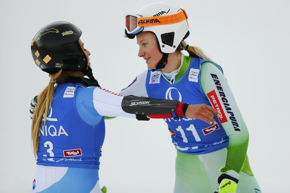 Lara Gut i Ana Drev, Foto: Reuters