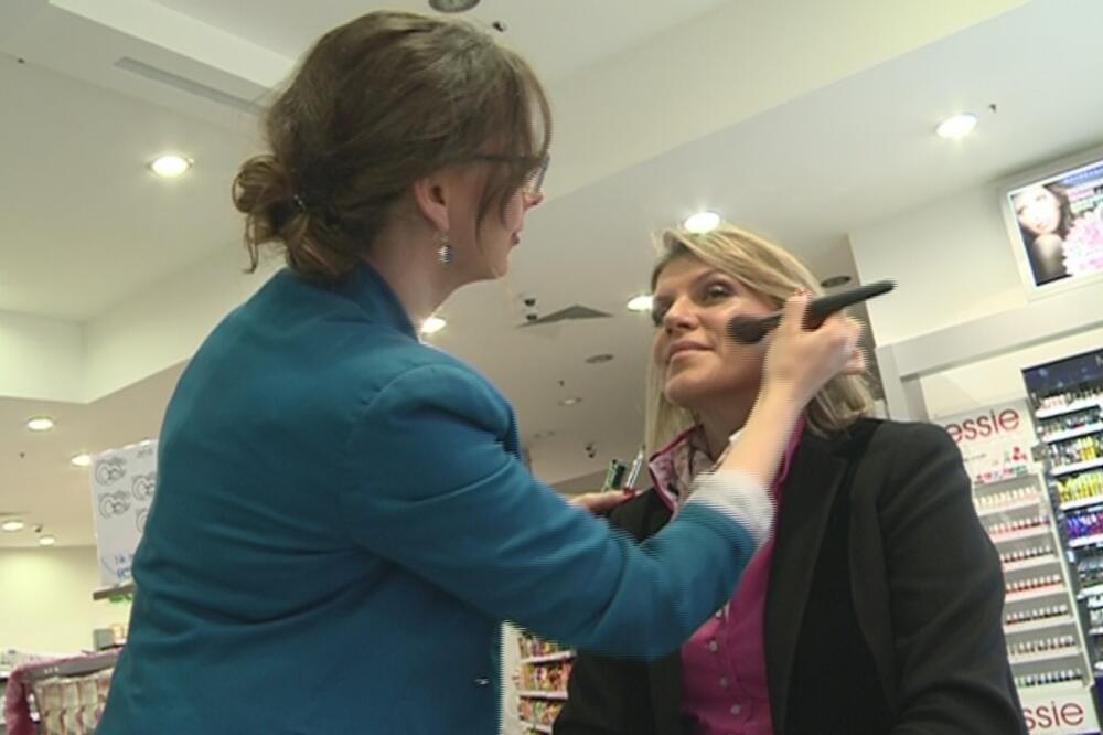 Draginja Vuksanović šminkanje, Foto: Screenshot Tv Vijesti