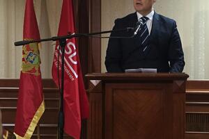 Brajović: Dosta je sjedjenja na dvije stolice, lova u mutnom,...