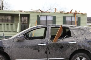 Teksas: Tornado nosio krovove, prevrtao vozila, čupao drveće,...