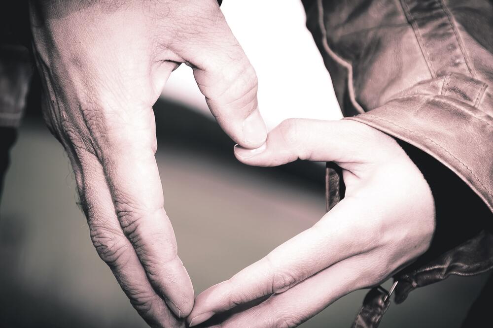 Ruke (Novine), Foto: Shutterstock