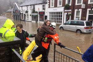 Britanija: Stotine ljudi napustile domove zbog poplava