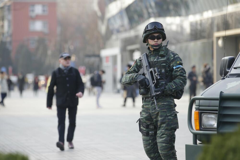 Kineska policija, Foto: Reuters