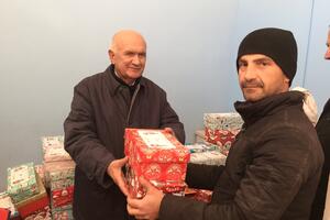 "Shoebox" akcija: Rotari klub Podgorica uručio paketiće djeci sa...